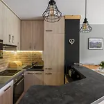 Rent Like - Zeromskiego 10 *